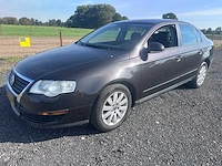 2005 - volkswagen - passat - 1.6 fsi trendline - 40-rp-bv