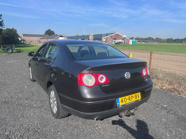 2005 - volkswagen - passat - 1.6 fsi trendline - 40-rp-bv - afbeelding 10 van  17