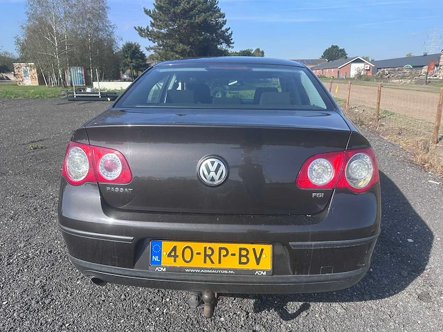 2005 - volkswagen - passat - 1.6 fsi trendline - 40-rp-bv - afbeelding 11 van  17