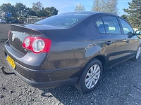 2005 - volkswagen - passat - 1.6 fsi trendline - 40-rp-bv - afbeelding 12 van  17