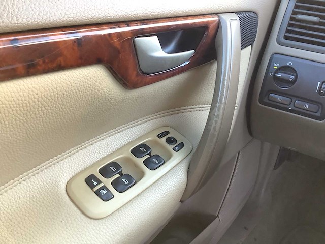 2005 - volvo - v70 - 2.4 d5 momentum - personenauto - afbeelding 11 van  12