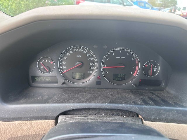 2005 - volvo - v70 - 2.4 summum - 26-rv-jv - afbeelding 6 van  11