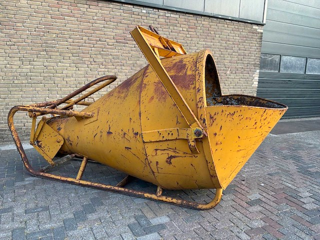 2005 beco 2000l betonkubel - afbeelding 1 van  8