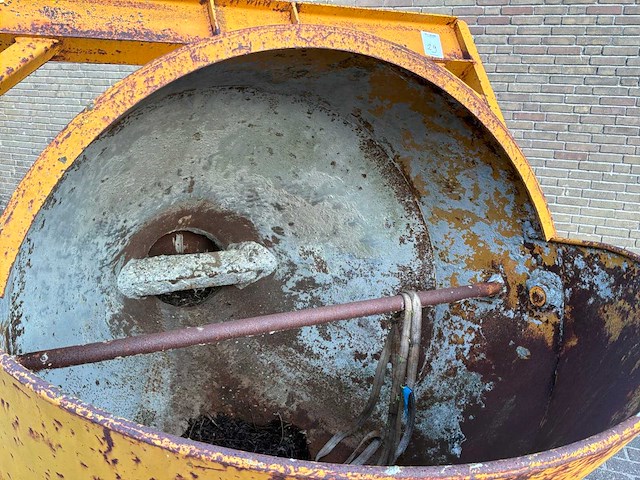 2005 beco 2000l betonkubel - afbeelding 4 van  4