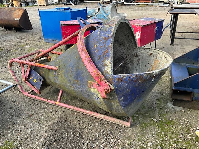 2005 beco 600 lr/ol betonkubel - afbeelding 1 van  6