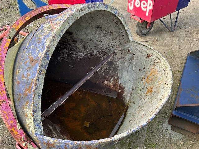 2005 beco 600 lr/ol betonkubel - afbeelding 3 van  6