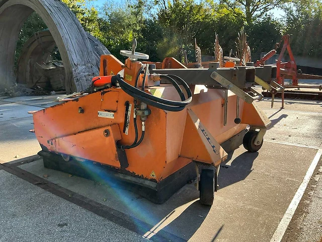 2005 bema 40 classic 1550 stapler hydraulische veegmachine met opvangbak en zijborstel - afbeelding 2 van  22