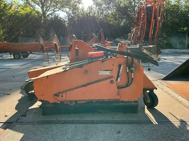 2005 bema 40 classic 1550 stapler hydraulische veegmachine met opvangbak en zijborstel - afbeelding 4 van  22