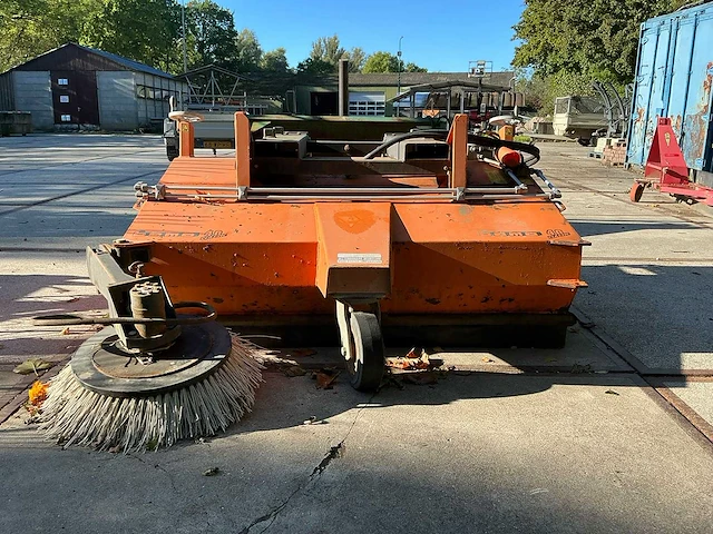 2005 bema 40 classic 1550 stapler hydraulische veegmachine met opvangbak en zijborstel - afbeelding 6 van  22