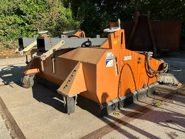 2005 bema 40 classic 1550 stapler hydraulische veegmachine met opvangbak en zijborstel - afbeelding 1 van  22