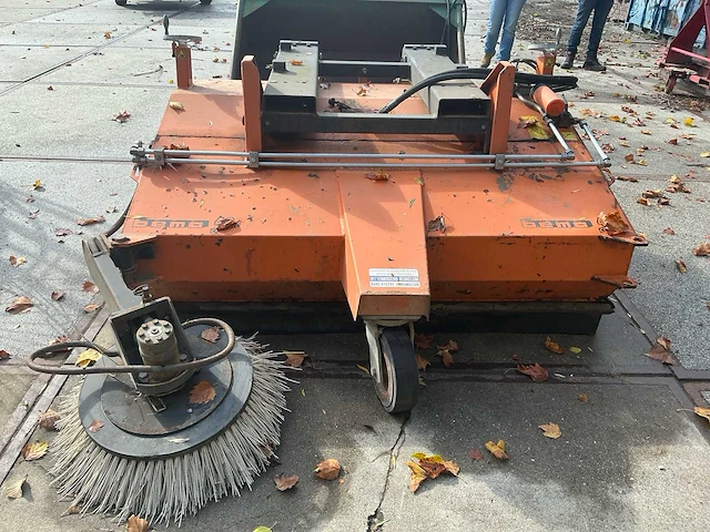 2005 bema 40 classic 1550 stapler hydraulische veegmachine met opvangbak en zijborstel - afbeelding 18 van  22