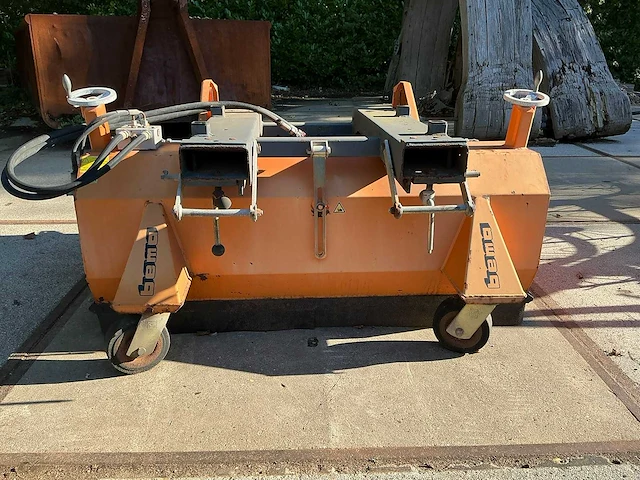 2005 bema 40 classic 1550 stapler hydraulische veegmachine met opvangbak en zijborstel - afbeelding 22 van  22