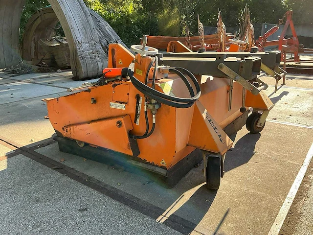 2005 bema 40 classic 1550 stapler hydraulische veegmachine met opvangbak en zijborstel - afbeelding 13 van  22