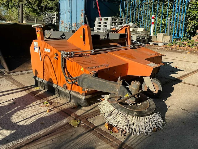 2005 bema 40 classic 1550 stapler hydraulische veegmachine met opvangbak en zijborstel - afbeelding 10 van  16