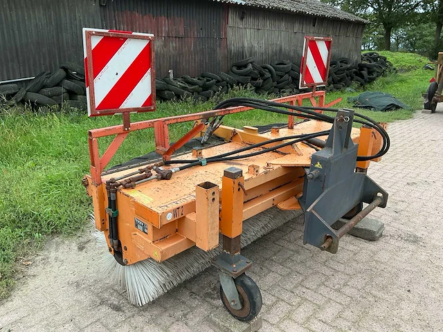 2005 bema hydraulisch aangedreven veegmachine - afbeelding 1 van  18