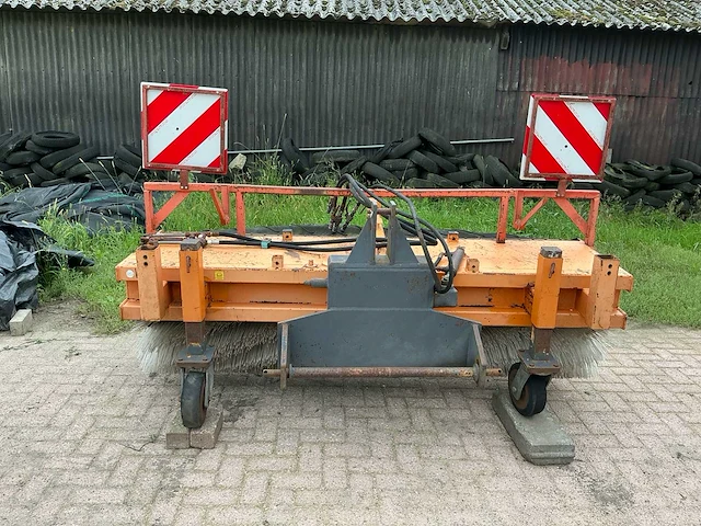 2005 bema hydraulisch aangedreven veegmachine - afbeelding 2 van  18