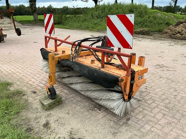 2005 bema hydraulisch aangedreven veegmachine - afbeelding 6 van  18