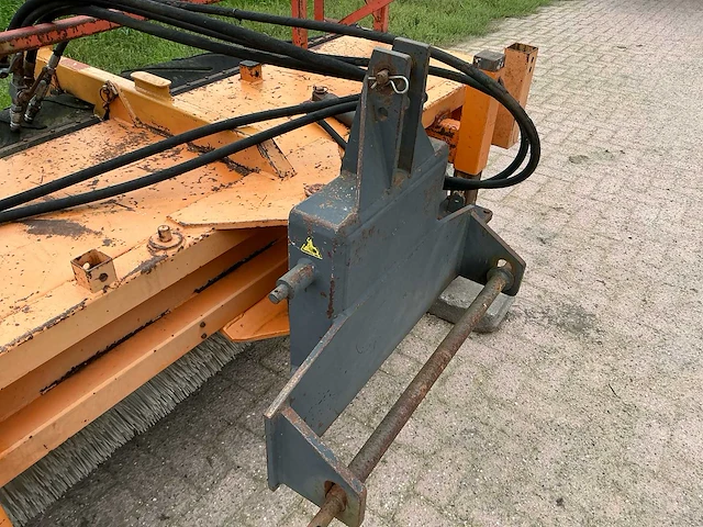2005 bema hydraulisch aangedreven veegmachine - afbeelding 8 van  18