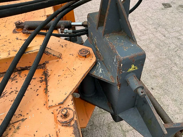2005 bema hydraulisch aangedreven veegmachine - afbeelding 9 van  18