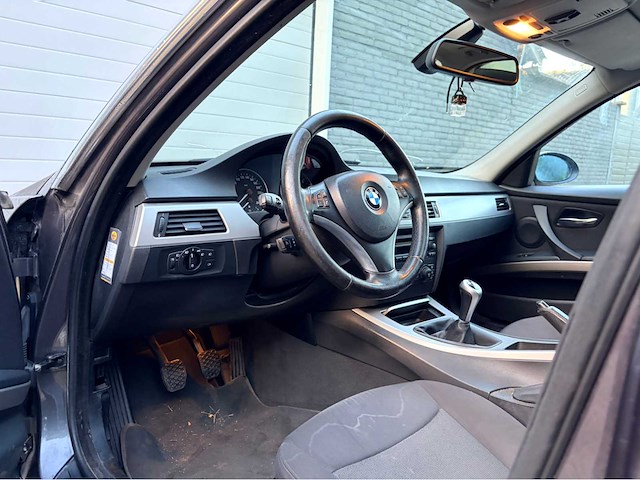 2005 bmw 3-serie 325i dynamic exec. personenauto - afbeelding 16 van  18