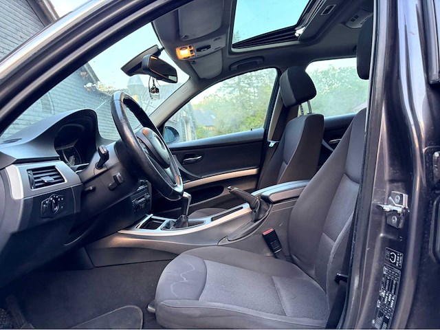 2005 bmw 3-serie 325i dynamic exec. personenauto - afbeelding 17 van  18