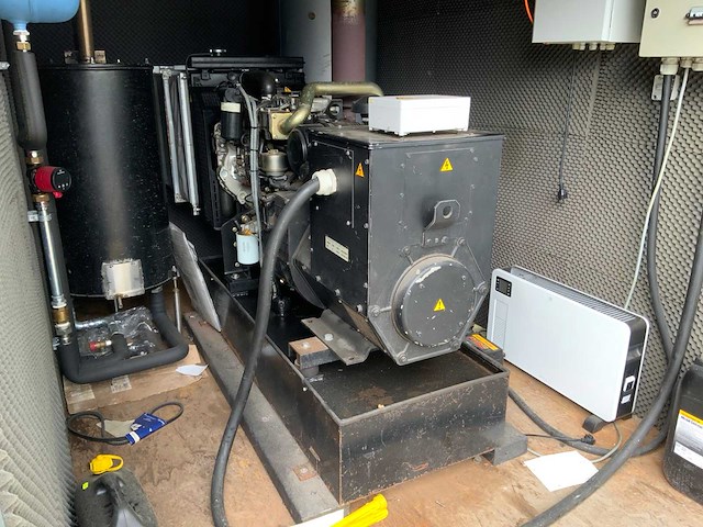 2005 b&n lg3p60s/e stroomgenerator in container - afbeelding 2 van  23