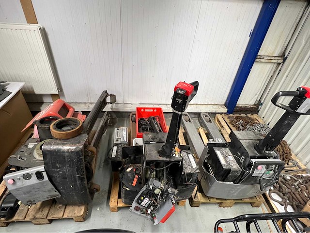 2005 bt lw13 palletwagen bt - elektrische pompwagen (3x) - afbeelding 1 van  18