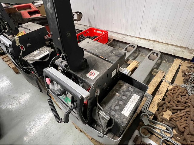 2005 bt lw13 palletwagen bt - elektrische pompwagen (3x) - afbeelding 7 van  18