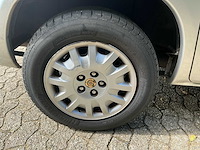 2005 chrysler voyager 3.3i v6 se luxe personenauto - afbeelding 2 van  27