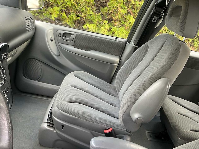 2005 chrysler voyager 3.3i v6 se luxe personenauto - afbeelding 16 van  27
