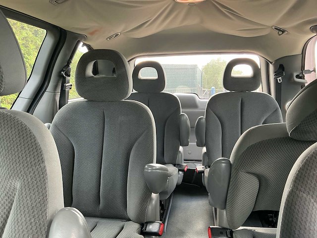 2005 chrysler voyager 3.3i v6 se luxe personenauto - afbeelding 17 van  27