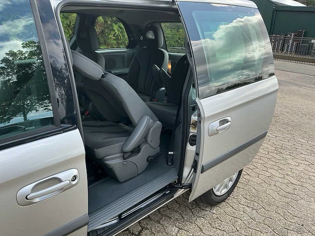 2005 chrysler voyager 3.3i v6 se luxe personenauto - afbeelding 18 van  28