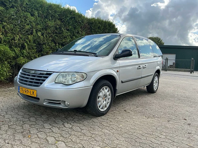 2005 chrysler voyager 3.3i v6 se luxe personenauto - afbeelding 1 van  28
