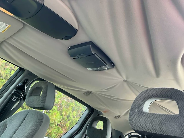 2005 chrysler voyager 3.3i v6 se luxe personenauto - afbeelding 18 van  28