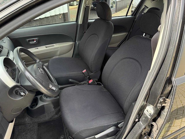 2005 daihatsu sirion 2 1.3-16v comfort personenauto - afbeelding 17 van  18