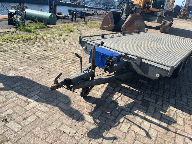 2005 eduard pl2720 auto ambulance aanhangwagen - afbeelding 5 van  9