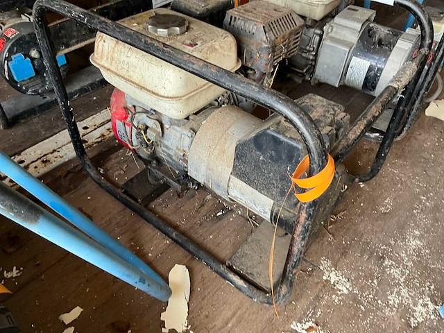 2005 europower ep2500 stroomaggregaat - afbeelding 2 van  4