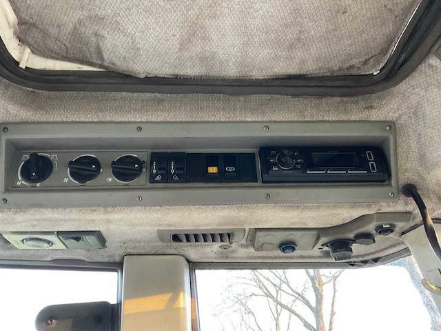 2005 fendt farmer 412 vario vierwielaangedreven landbouwtractor - afbeelding 36 van  40