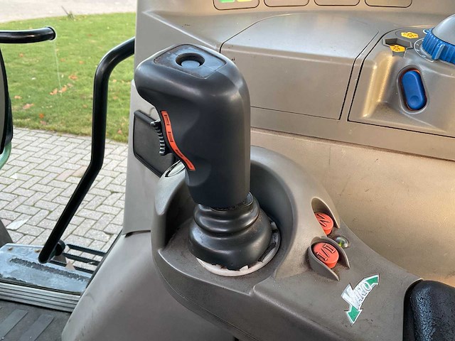 2005 fendt farmer 412 vario vierwielaangedreven landbouwtractor - afbeelding 26 van  40