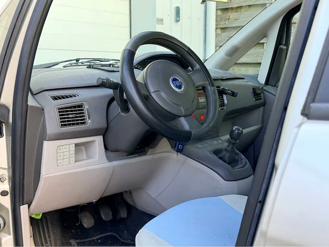 2005 fiat idea 1.4-16v dynamic personenauto - afbeelding 11 van  13