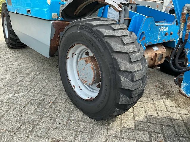 2005 genie gth-2506 telescooplader – 2.500 kg – 5,79 m – 4x4 – laadbak - afbeelding 32 van  35