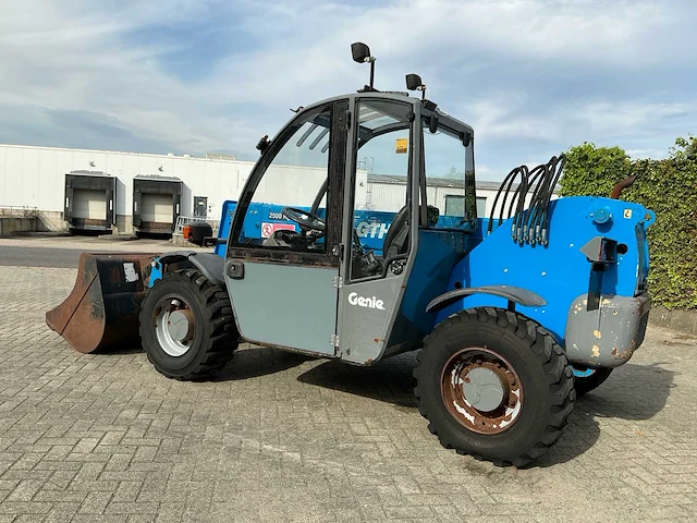 2005 genie gth-2506 telescooplader – 2.500 kg – 5,79 m – 4x4 – laadbak - afbeelding 12 van  35