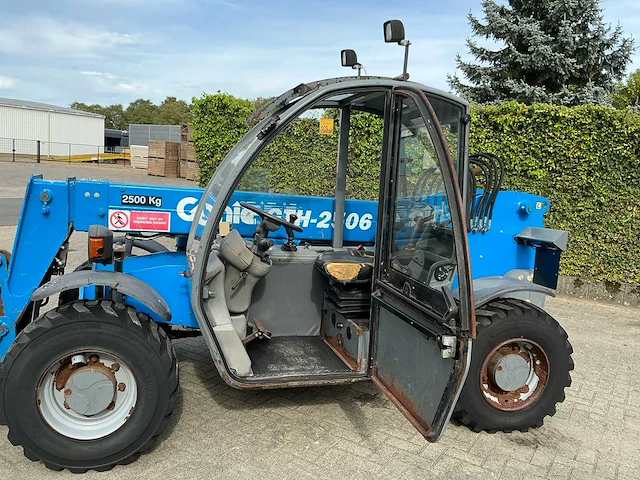 2005 genie gth-2506 telescooplader – 2.500 kg – 5,79 m – 4x4 – laadbak - afbeelding 18 van  35