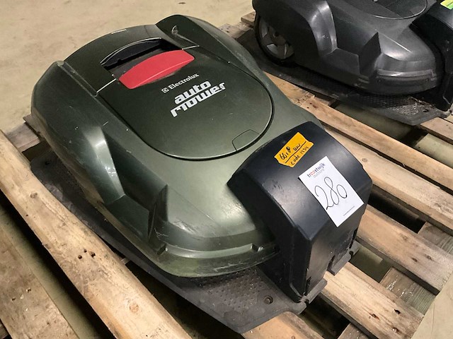 2005 husqvarna automower electrolux robotmaaier - afbeelding 1 van  6