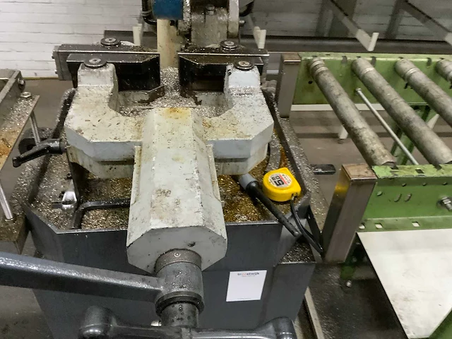 2005 huvema hu315 industry afkortcirkelzaagmachine - afbeelding 5 van  9