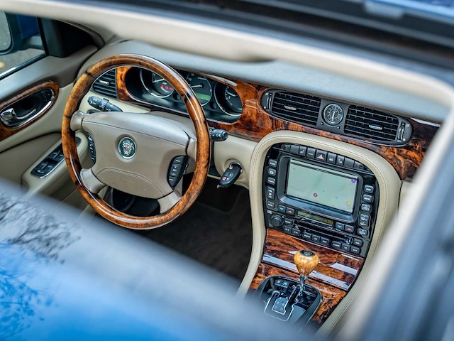 2005 jaguar xj 4.2 v8 super lwb personenauto - afbeelding 24 van  56