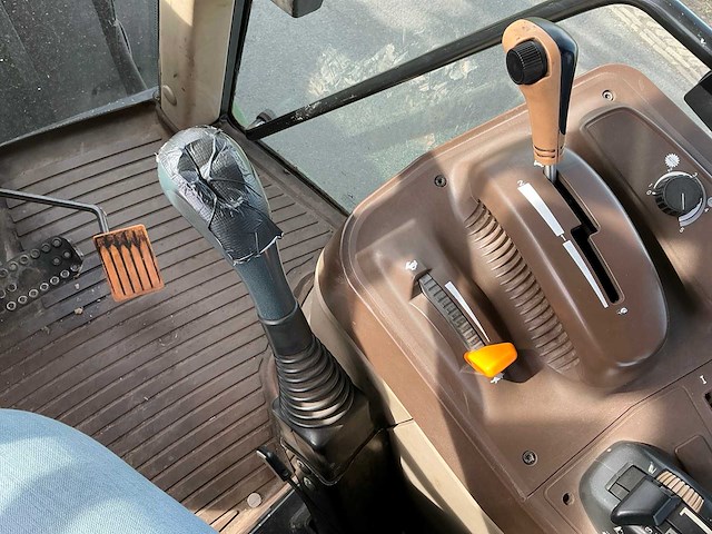 2005 john deere 6820 vierwielaangedreven landbouwtractor - afbeelding 25 van  33