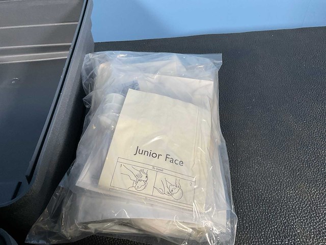 2005 laerdal medical resusci junior oefen- en instructiemateriaal (2) - afbeelding 6 van  11