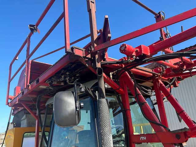 2005 massey ferguson 5455 vierwielaangedreven landbouwtractor met strodek machine - afbeelding 24 van  48