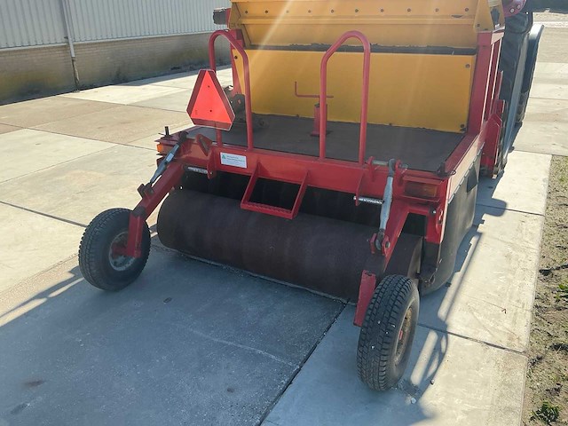 2005 massey ferguson 5455 vierwielaangedreven landbouwtractor met strodek machine - afbeelding 27 van  48